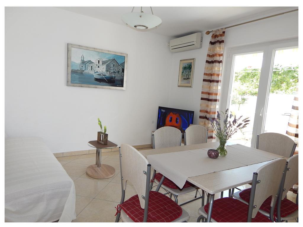 Apartments Nedjeljka Ražanj Habitación foto