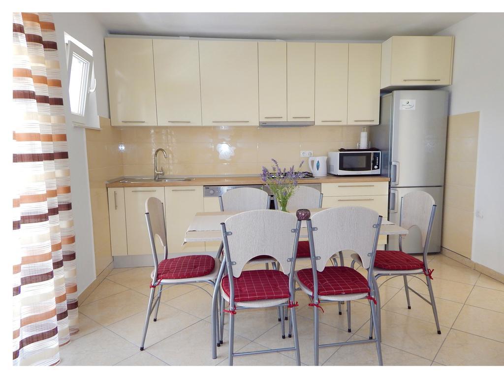 Apartments Nedjeljka Ražanj Habitación foto